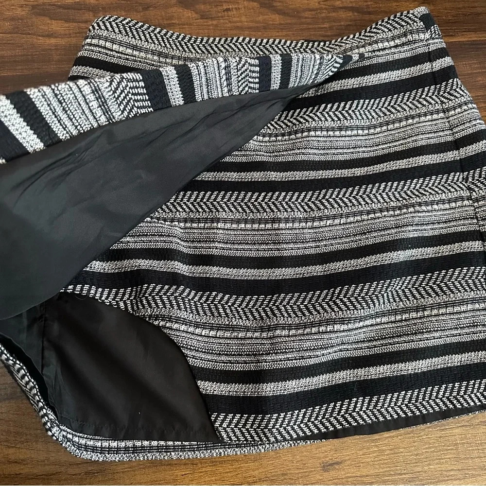 J Crew Faux Wrap Mini / Midi Skirt Size 2 black and white - Picture 2 of 7